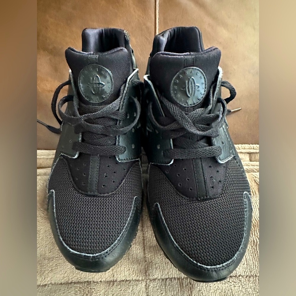 Nike Huarache Black Sneakers. Equivalent to WOMENS’ size 7 1/2.